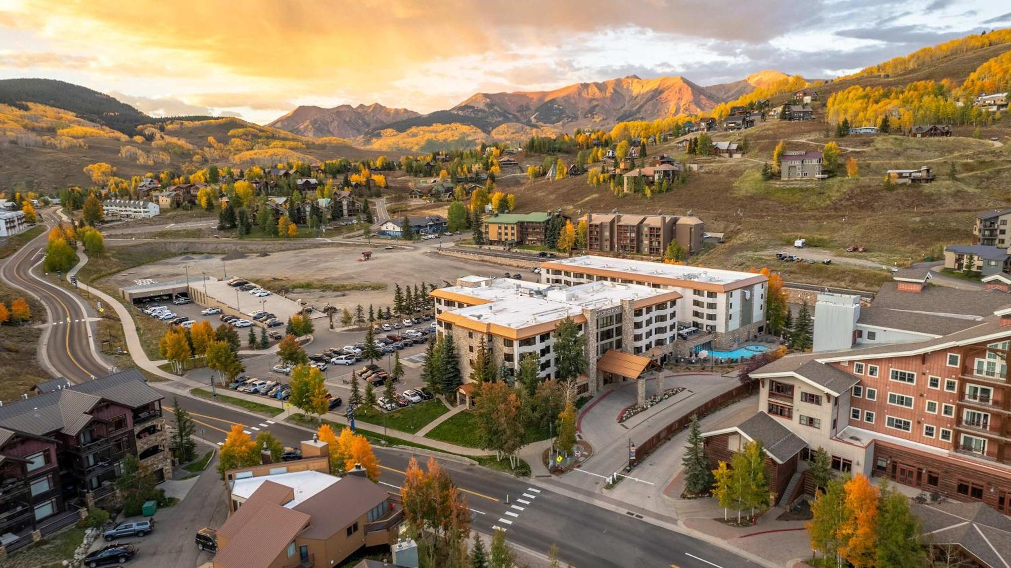 Studio 211 - Perfect Location With Pool And Hot Tub Crested Butte Eksteriør bilde